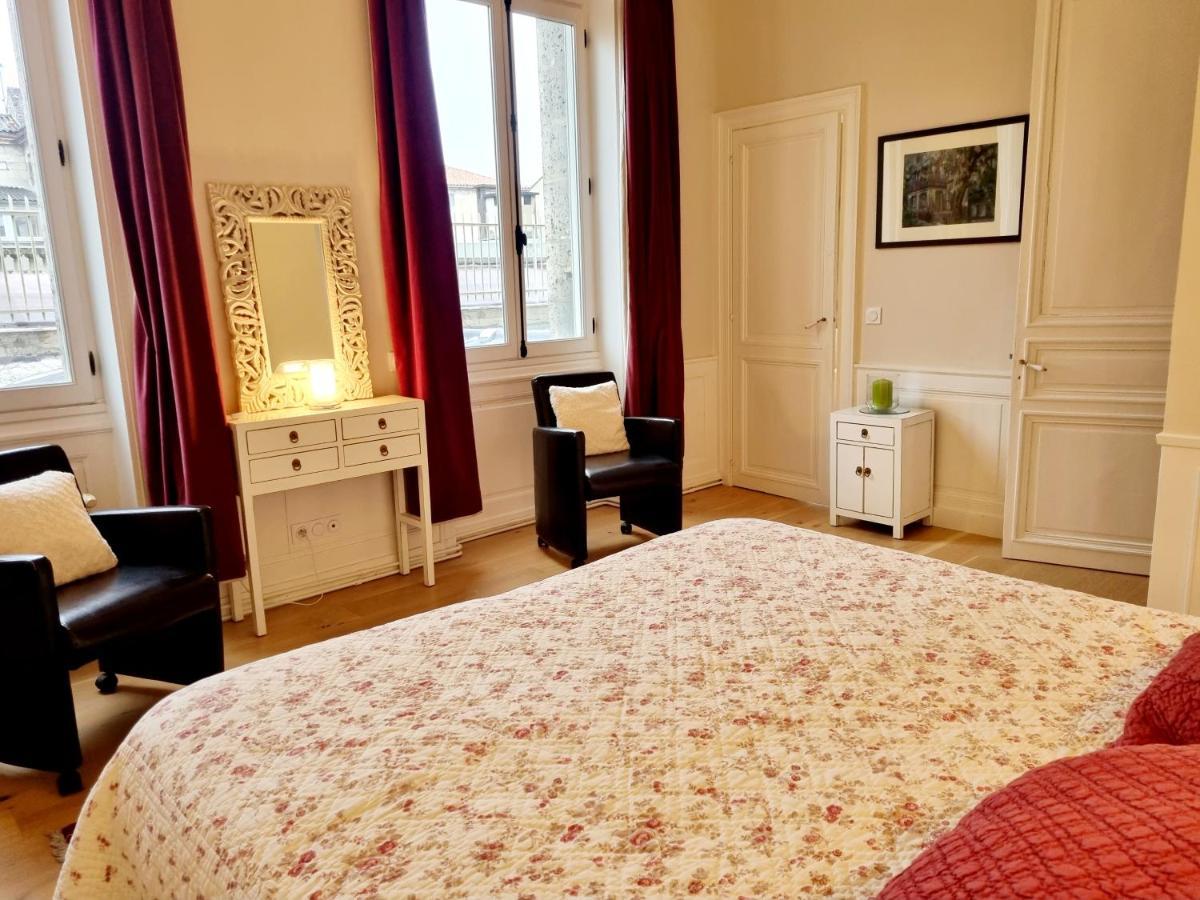 Face A L'Hotel De Ville Grand Et Lumineux Appartement أنغوليم المظهر الخارجي الصورة