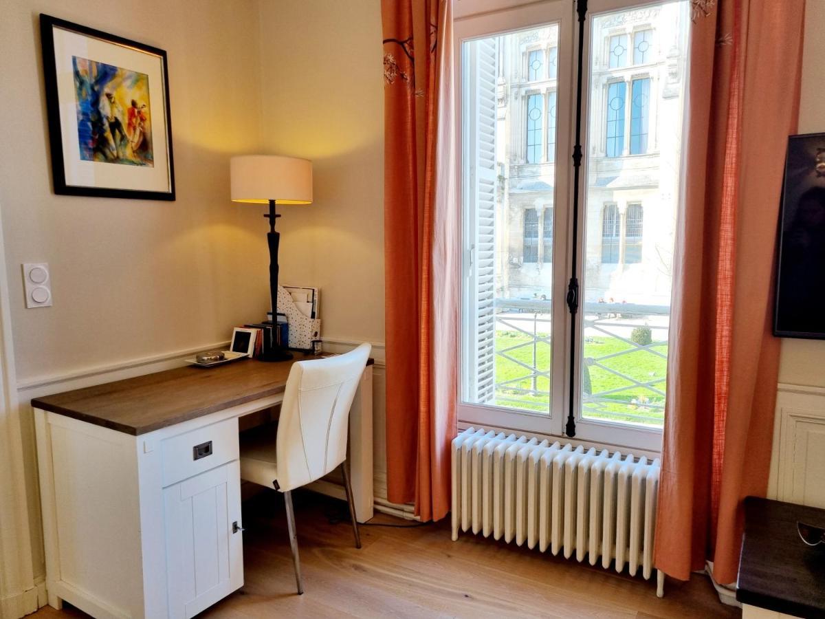 Face A L'Hotel De Ville Grand Et Lumineux Appartement أنغوليم المظهر الخارجي الصورة